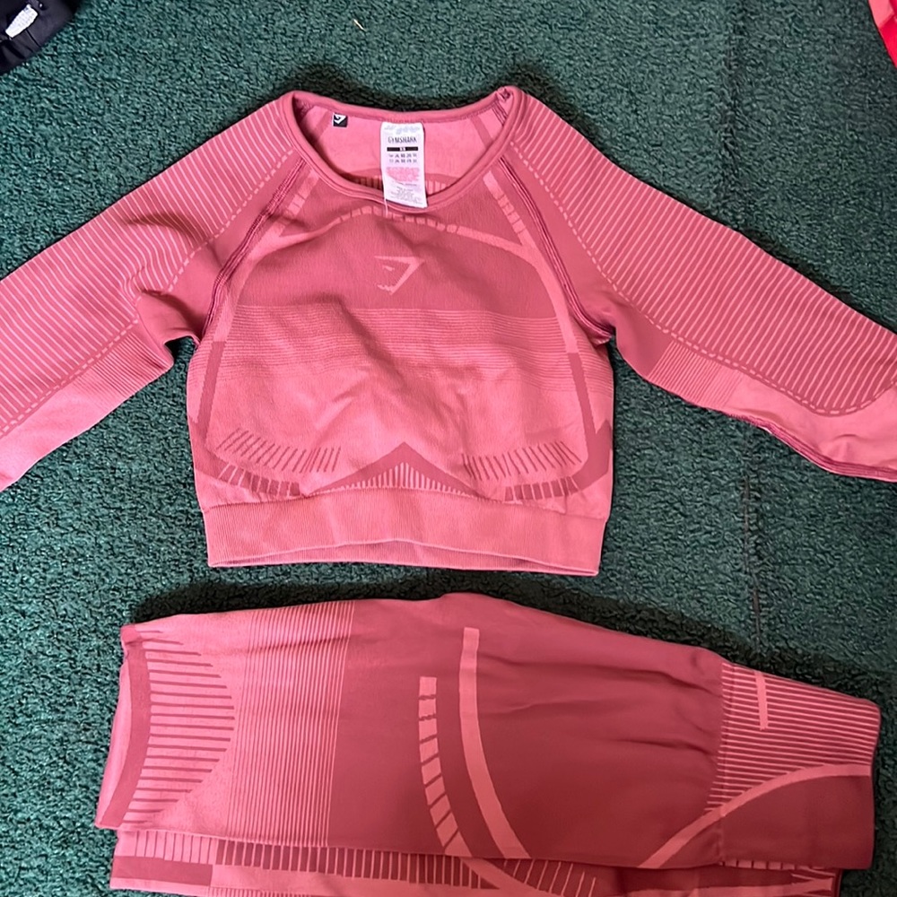 Like NEW. Gymshark leggings and Gymshark Top